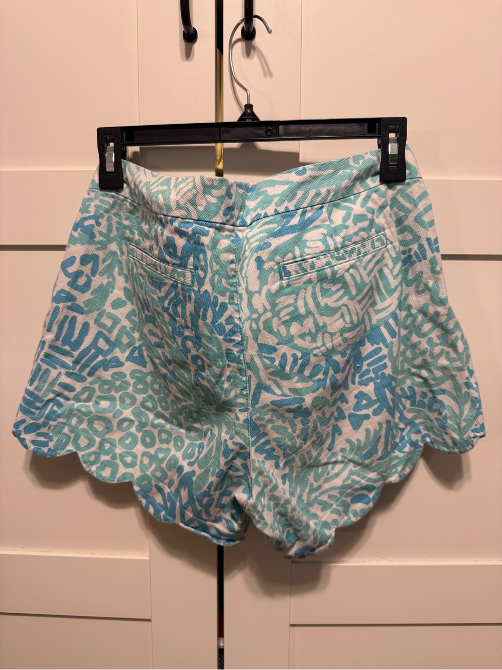 Lilly Pulitzer The Buttercup Short 5” inseam Scalloped Hem Printed Shorts - Picture 6 of 7